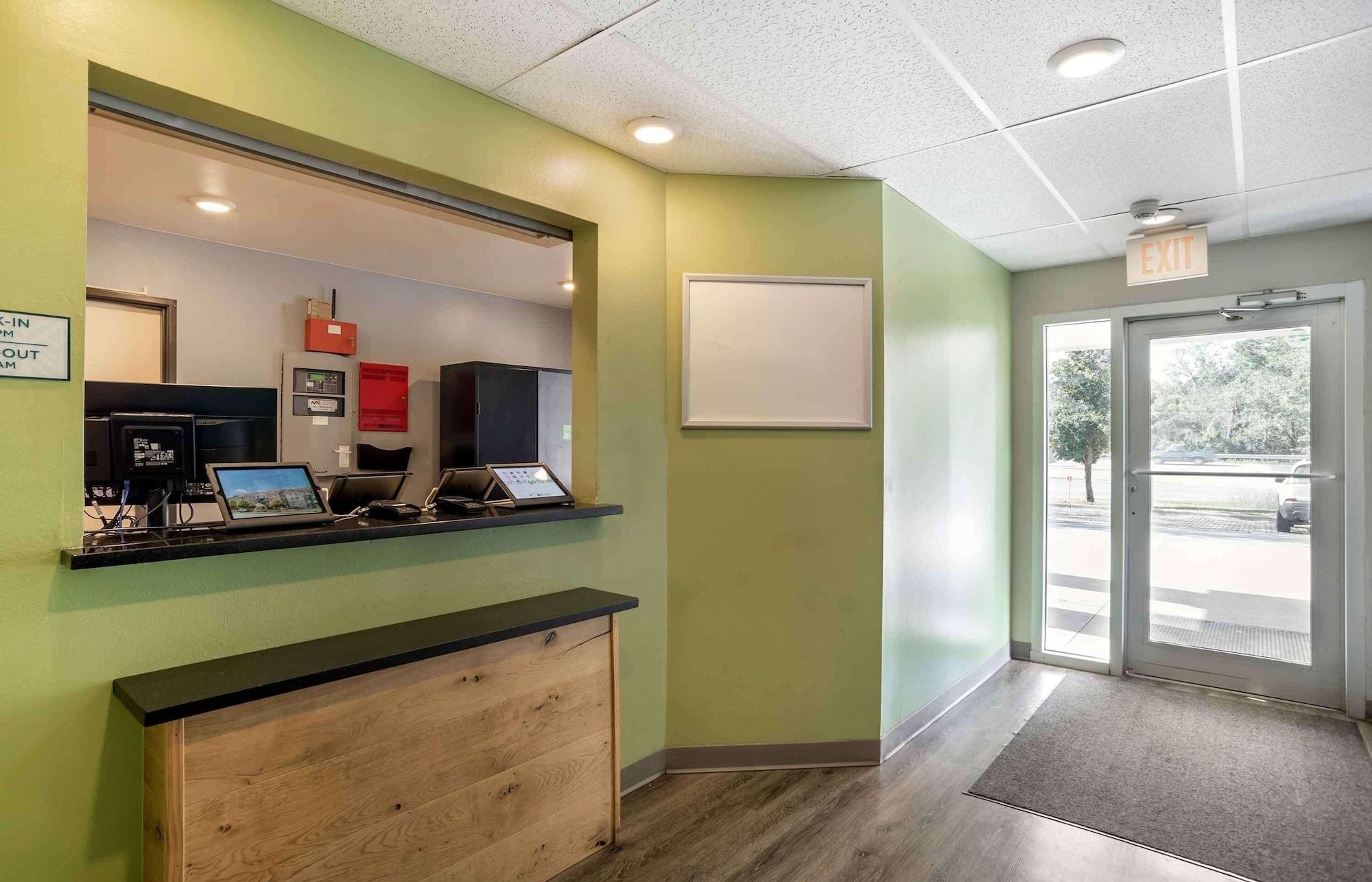 Vista Lobby Extended Stay America Select Suites - Pensacola - Northeast