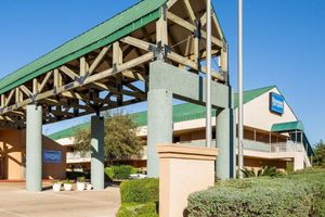 Alojamiento - Rodeway Inn & Suites South of Fiesta Park