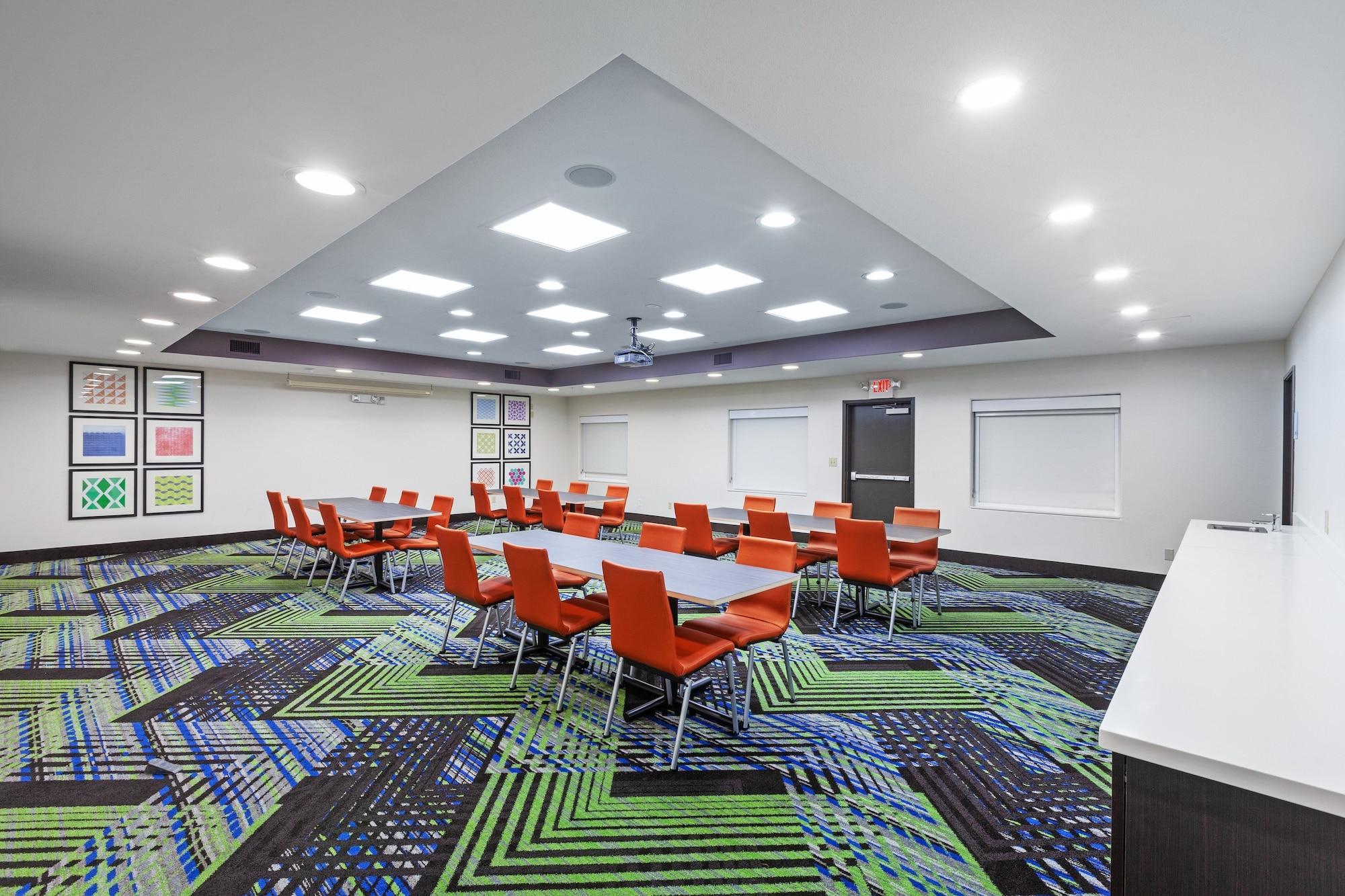 Sala de Reuniones Holiday Inn Express Hotel & Suites Sealy by IHG
