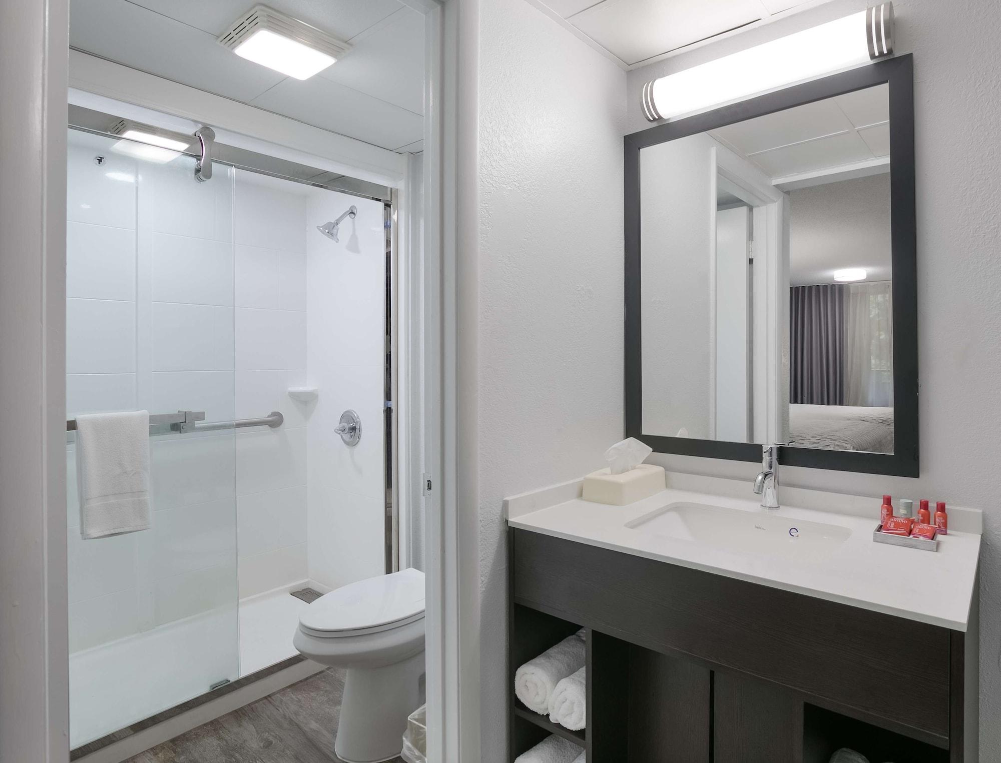 Equipamiento de Habitación SureStay Plus Hotel by Best Western Gatlinburg