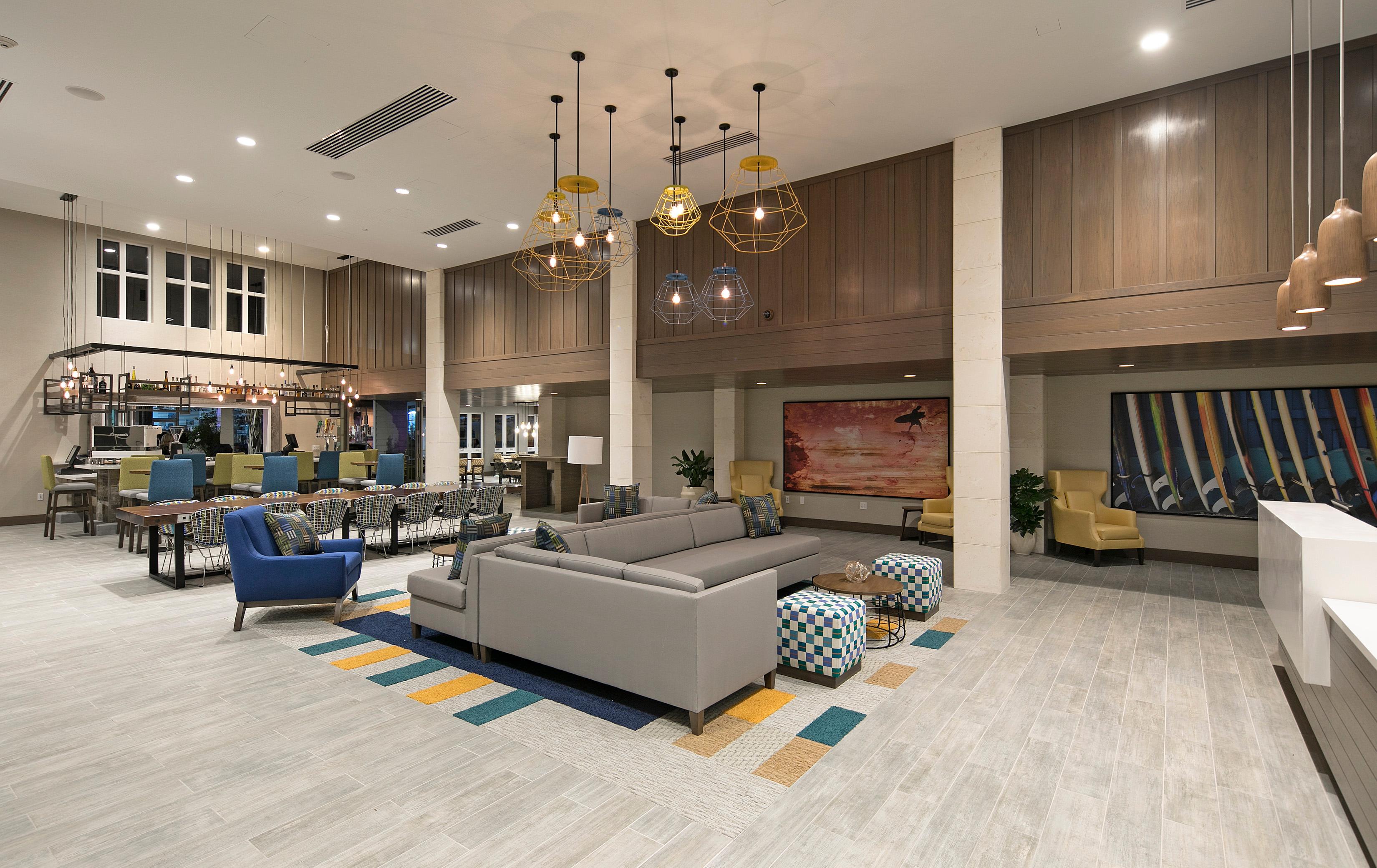 Vista Lobby Inn at the Pier Pismo Beach, Curio Collection by Hilton
