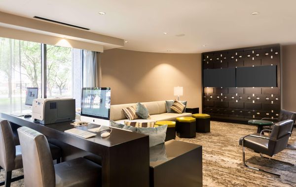 DoubleTree by Hilton Hotel & Suites Houston by the Galleria