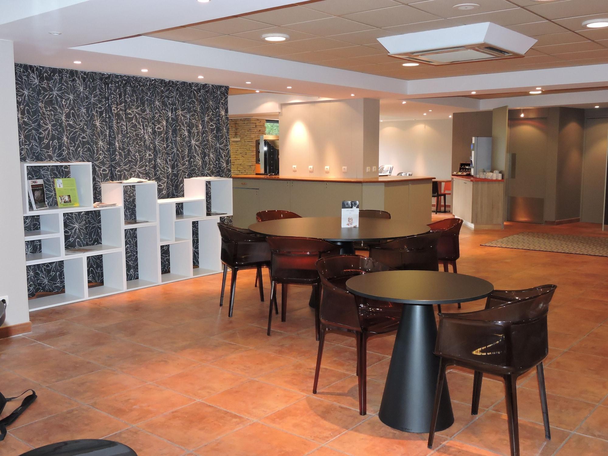 Bar/Salón Ibis Styles Cognac