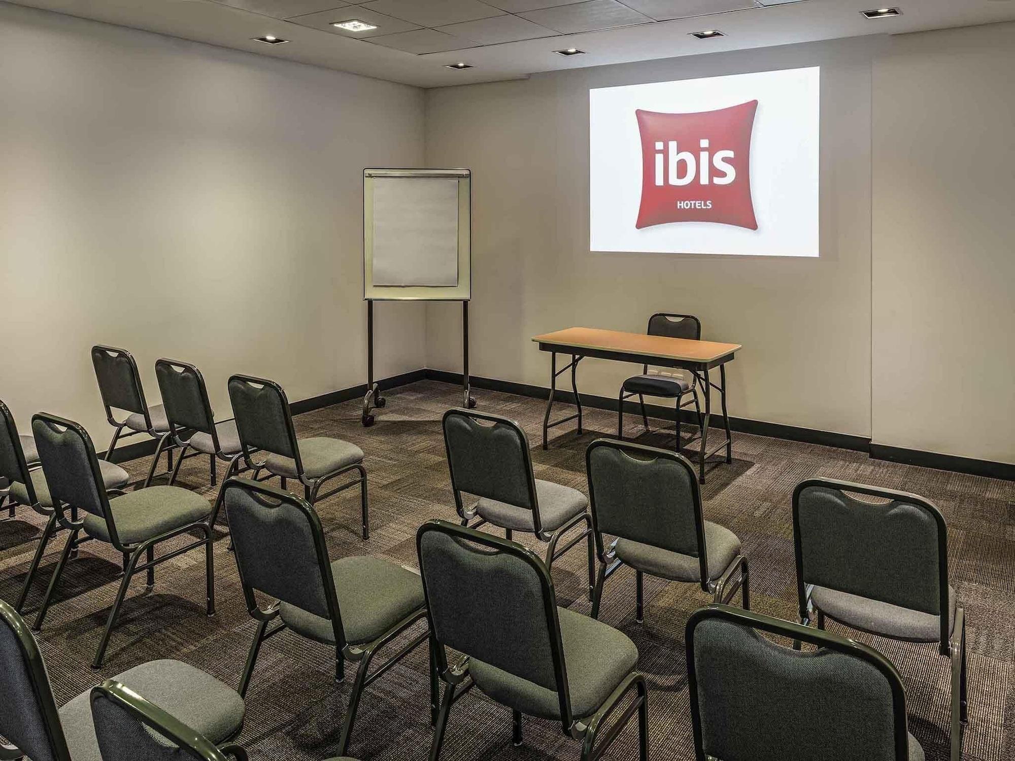 Sala de Reuniones ibis Chapeco