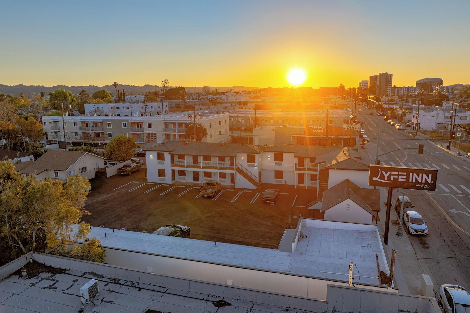 Vista Exterior LYFE INN & SUITES by AGA- North Hollywood Universal Studios