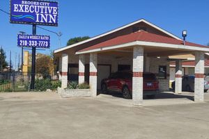 Alojamiento - Brooks City Executive Inn