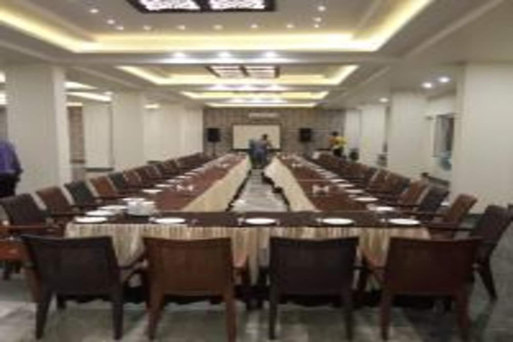 Sala de Reuniones Hotel Delite Grand
