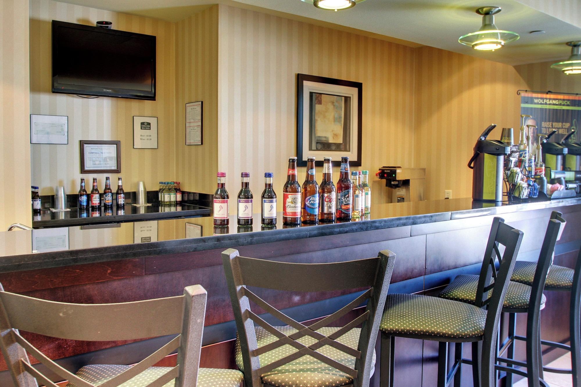 Bar/Salón Cobblestone Inn & Suites - Carrington