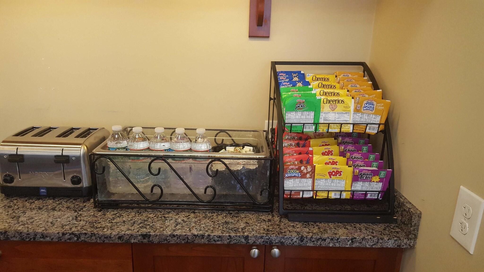 Restaurant Crescent Suites Hotel