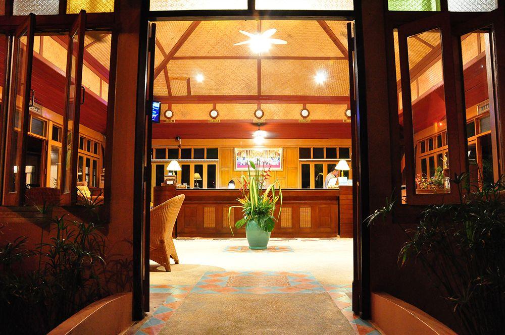 Vista do lobby P. P. Erawan Palms Resort