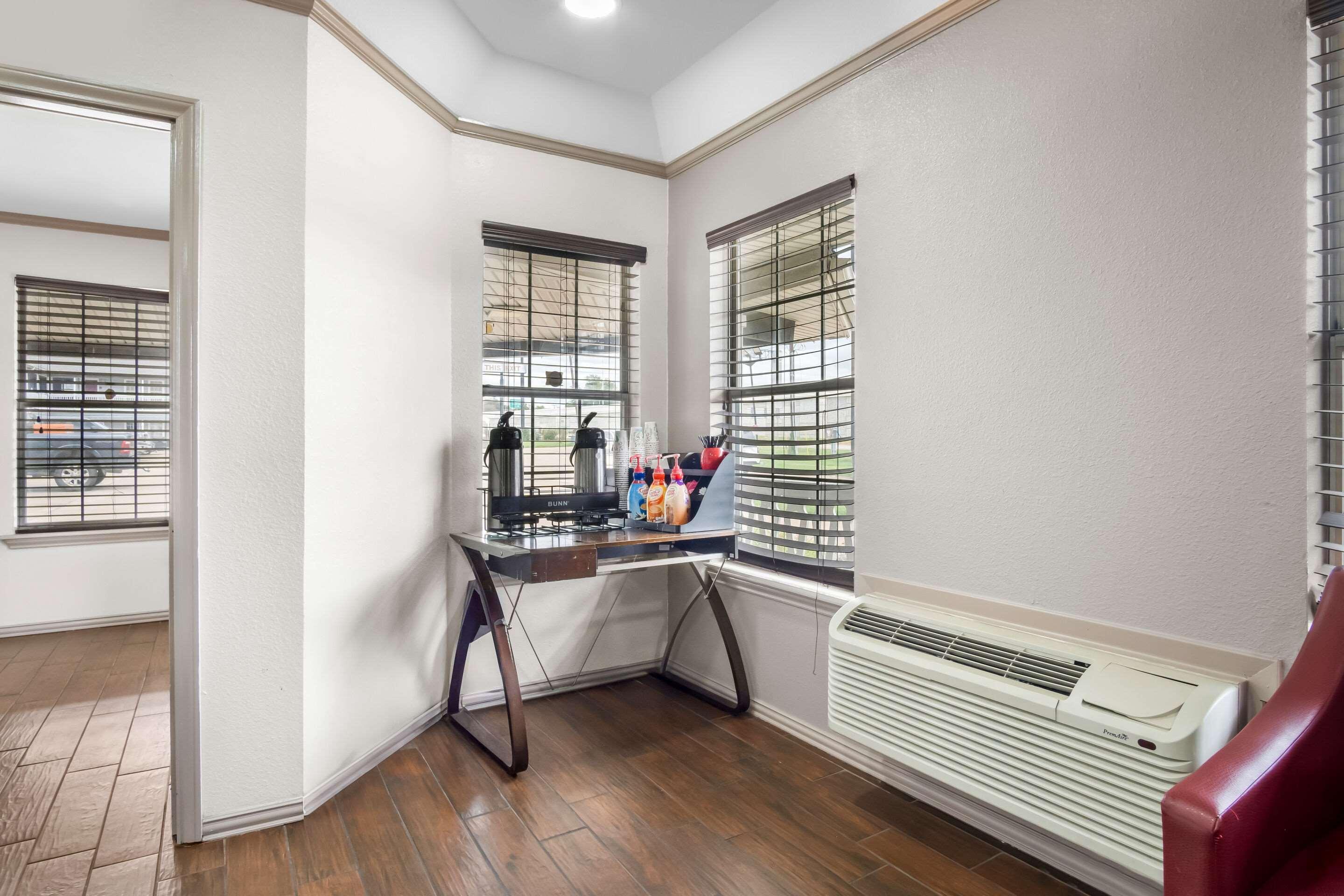 Restaurant Rodeway Inn Waco Downtown near University