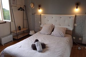 Alojamiento - At the old well