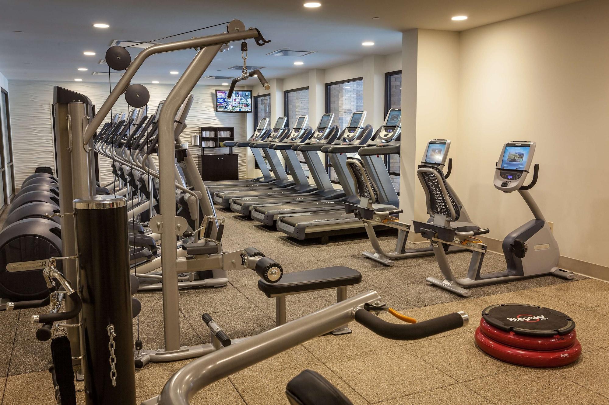 Gimnasio DoubleTree by Hilton Pittsburgh - Green Tree