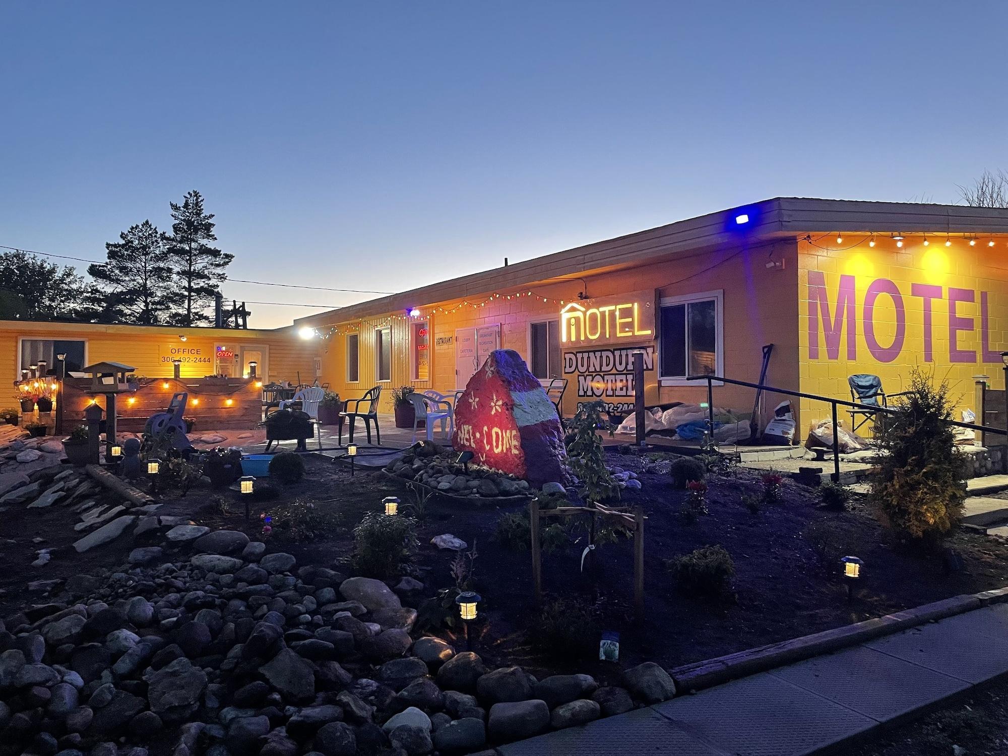 Varios Dundurn Motel