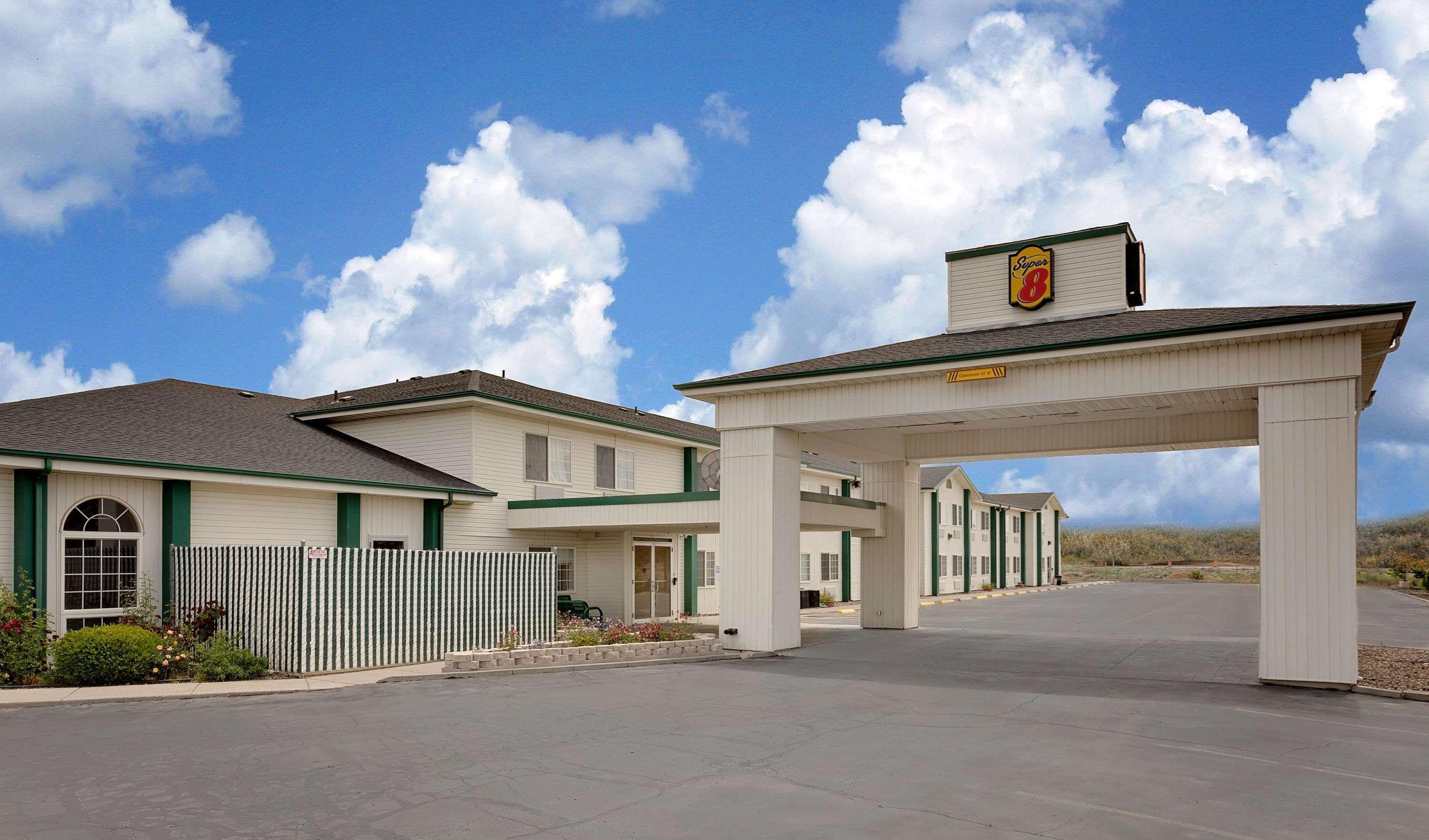 Vista Exterior Super 8 by Wyndham Battle Mountain