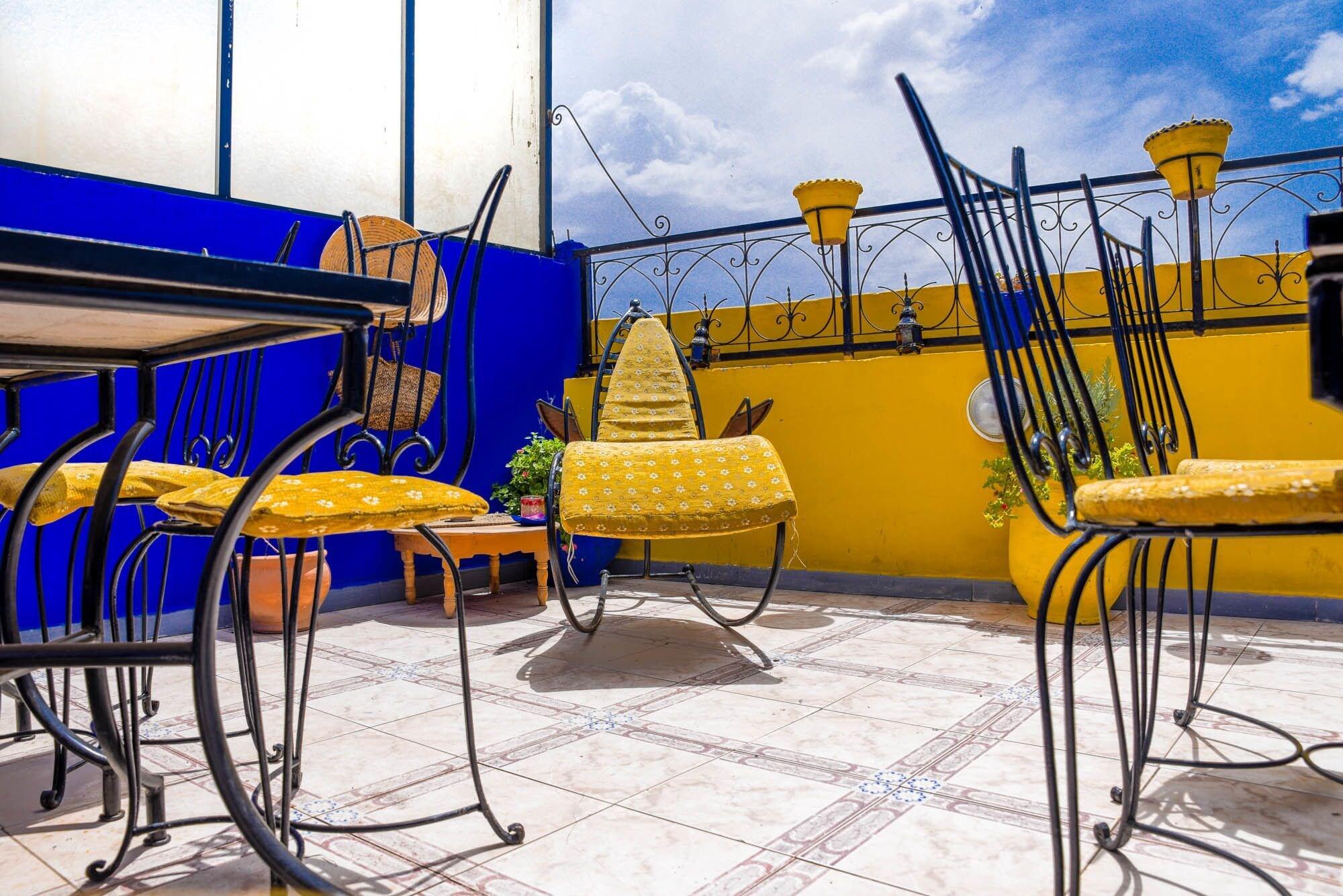 Varios Peace Hostel - Adults Only