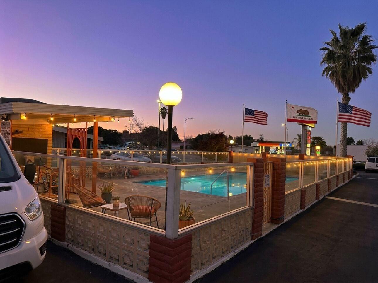 Vista Piscina Heritage Inn