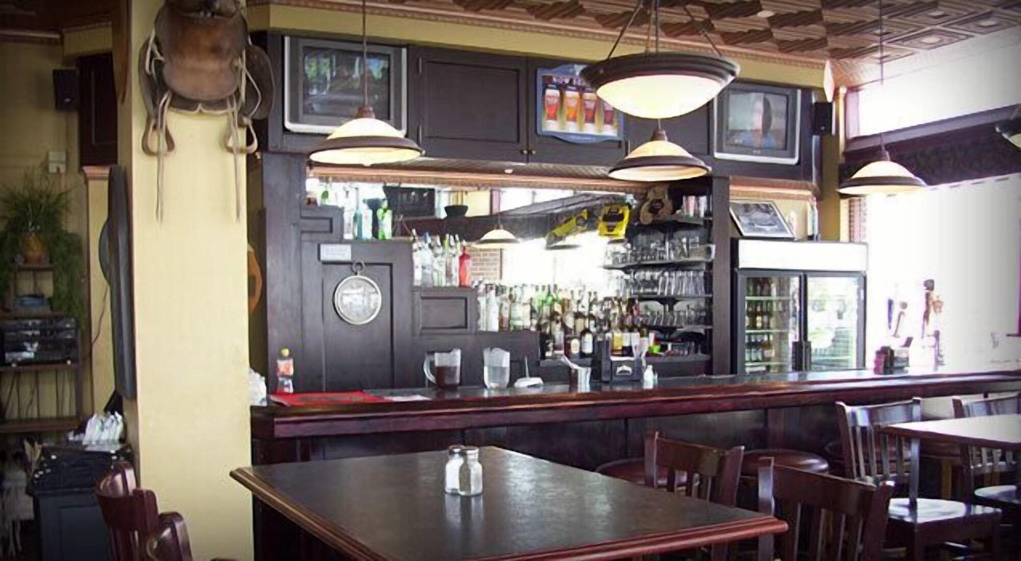 Bar/Salón Arrow Hotel