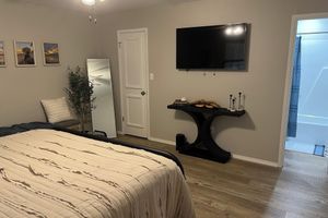 Alquiler Vacacional - Newly Renovated 4-bedroom house is a 5 minute walk to Buncombe Creek Marina