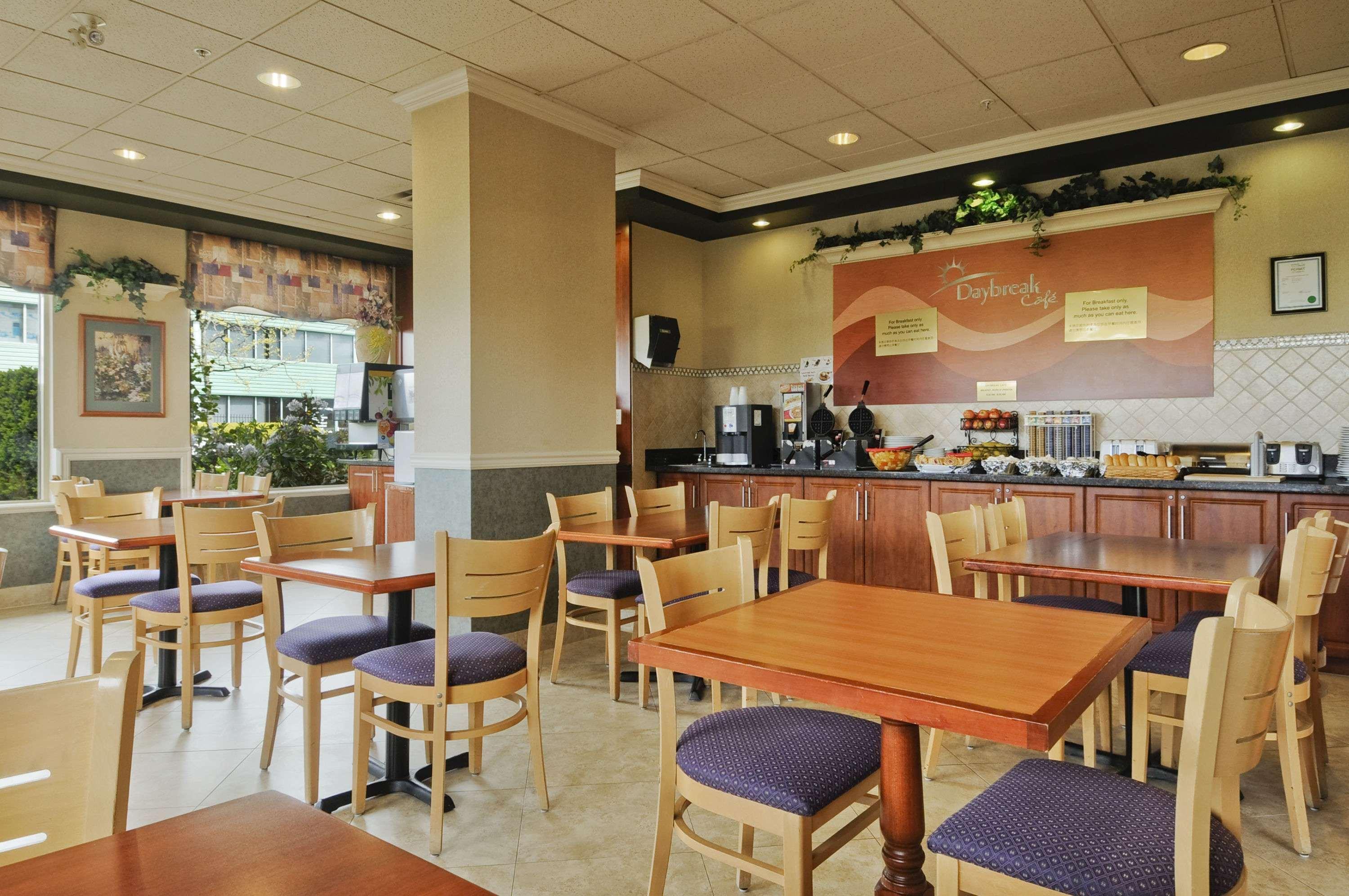 Restaurant Days Inn by Wyndham Vancouver Airport