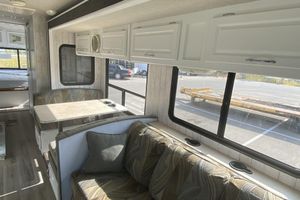 Alquiler Vacacional - Newly Remodeled Motorhome for Rent
