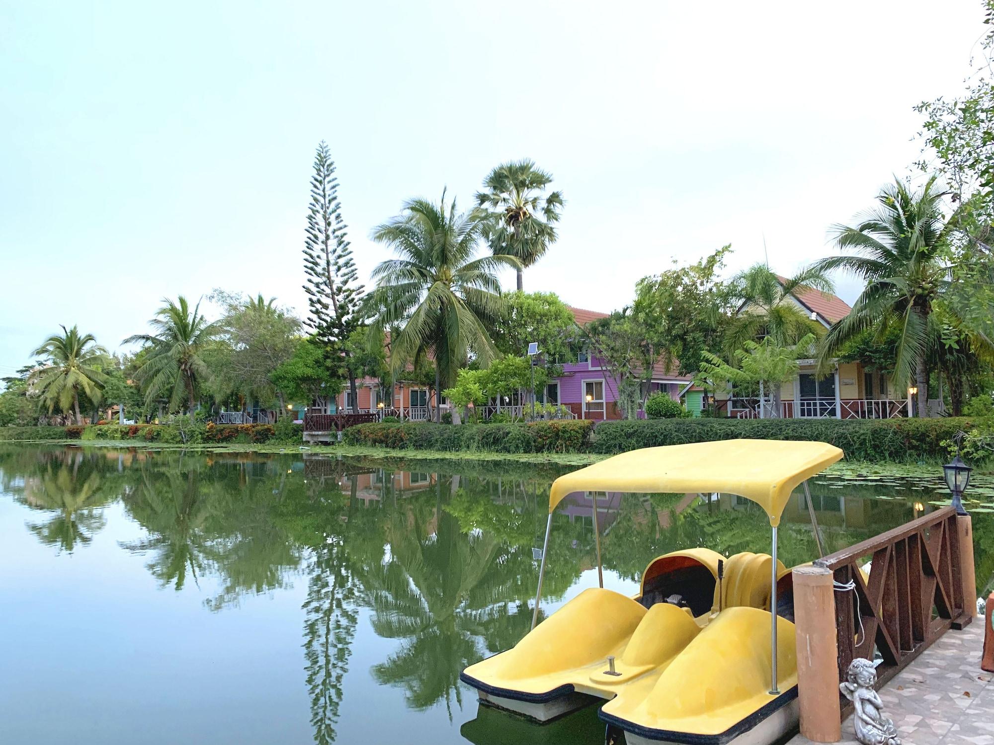 Varios Bangchong Marina Resort