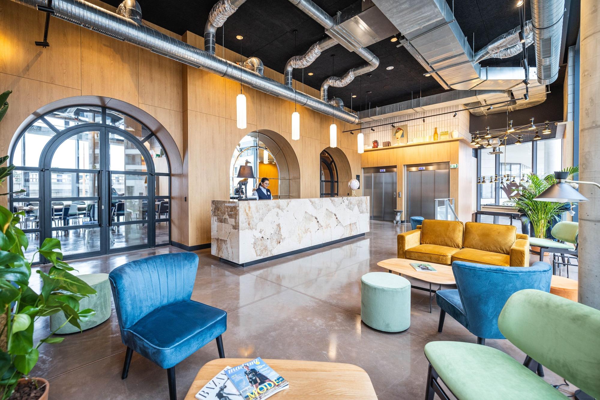 Vista Lobby KOPSTER Hotel Residence Paris Colombes