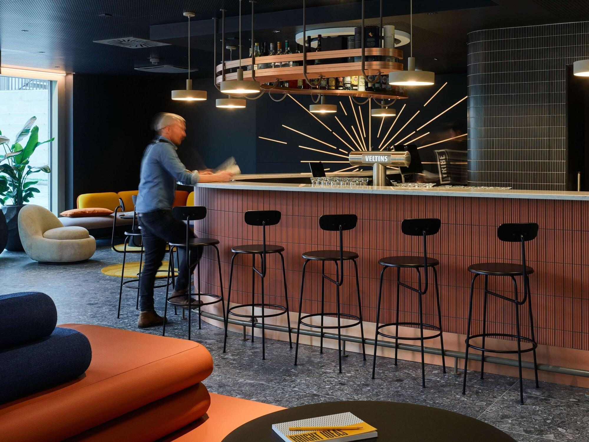 Bar/Salón TRIBE Baden-Baden