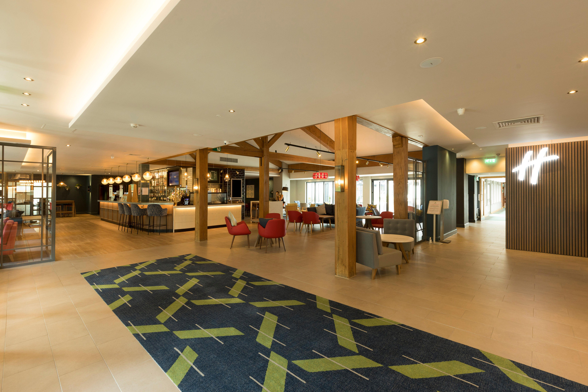 Vista Exterior Holiday Inn Cambridge by IHG