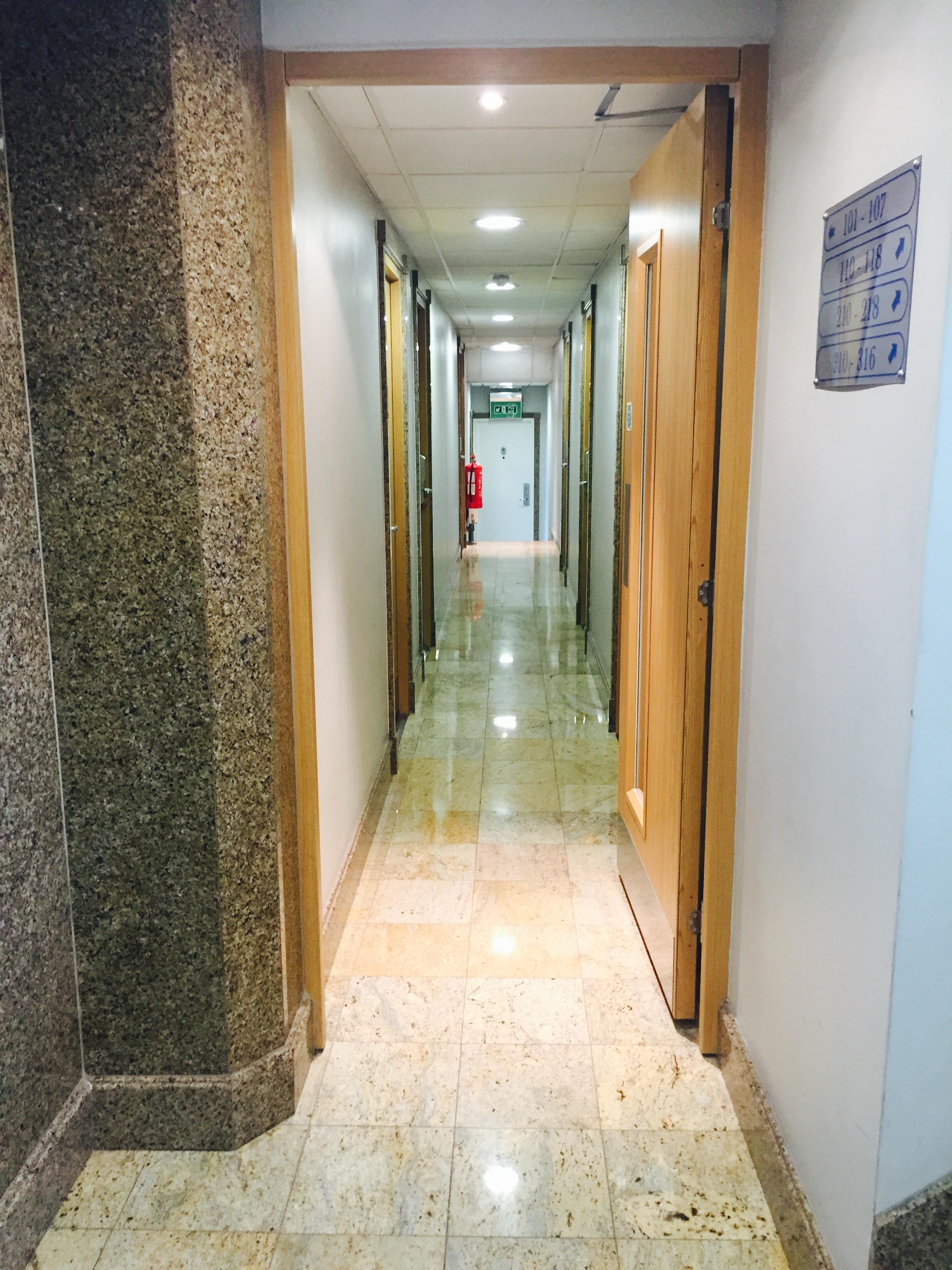 Vista Lobby Maiden Oval