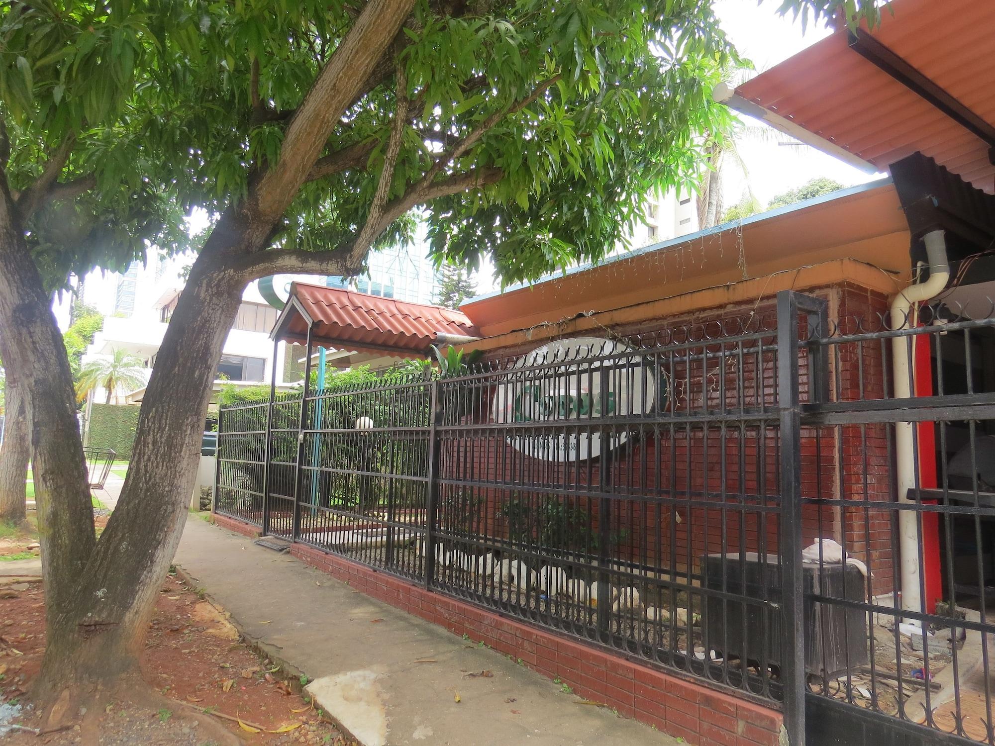 Vista Exterior Hostal Cocos Inn