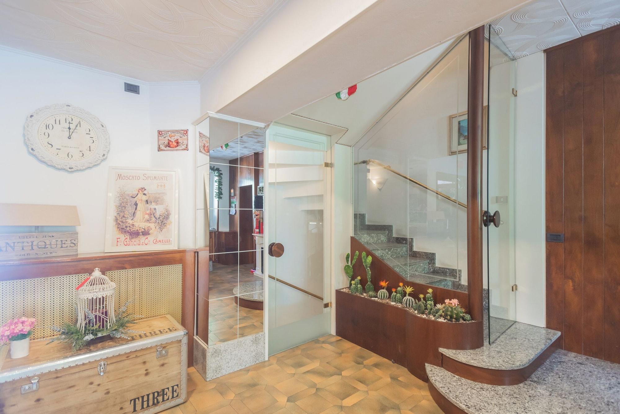 Vista Lobby Hotel Mirabeau