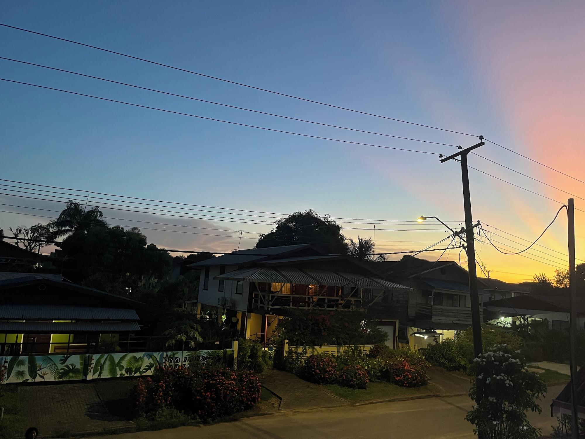 Vista Exterior Max Garden and Pool