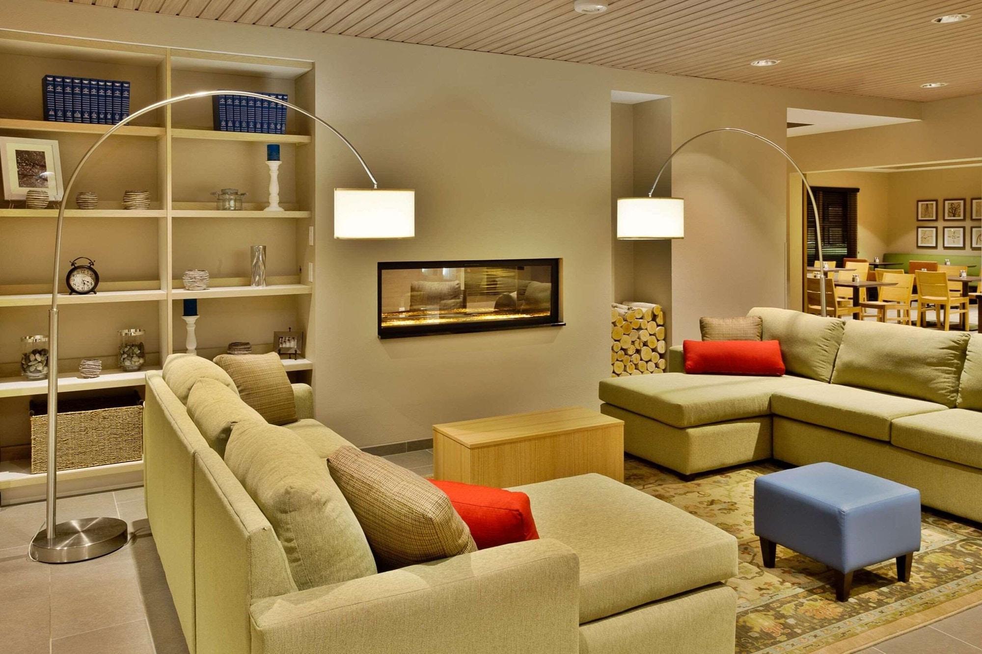 Vista Lobby Country Inn & Suites by Radisson, Springfield Southeast
