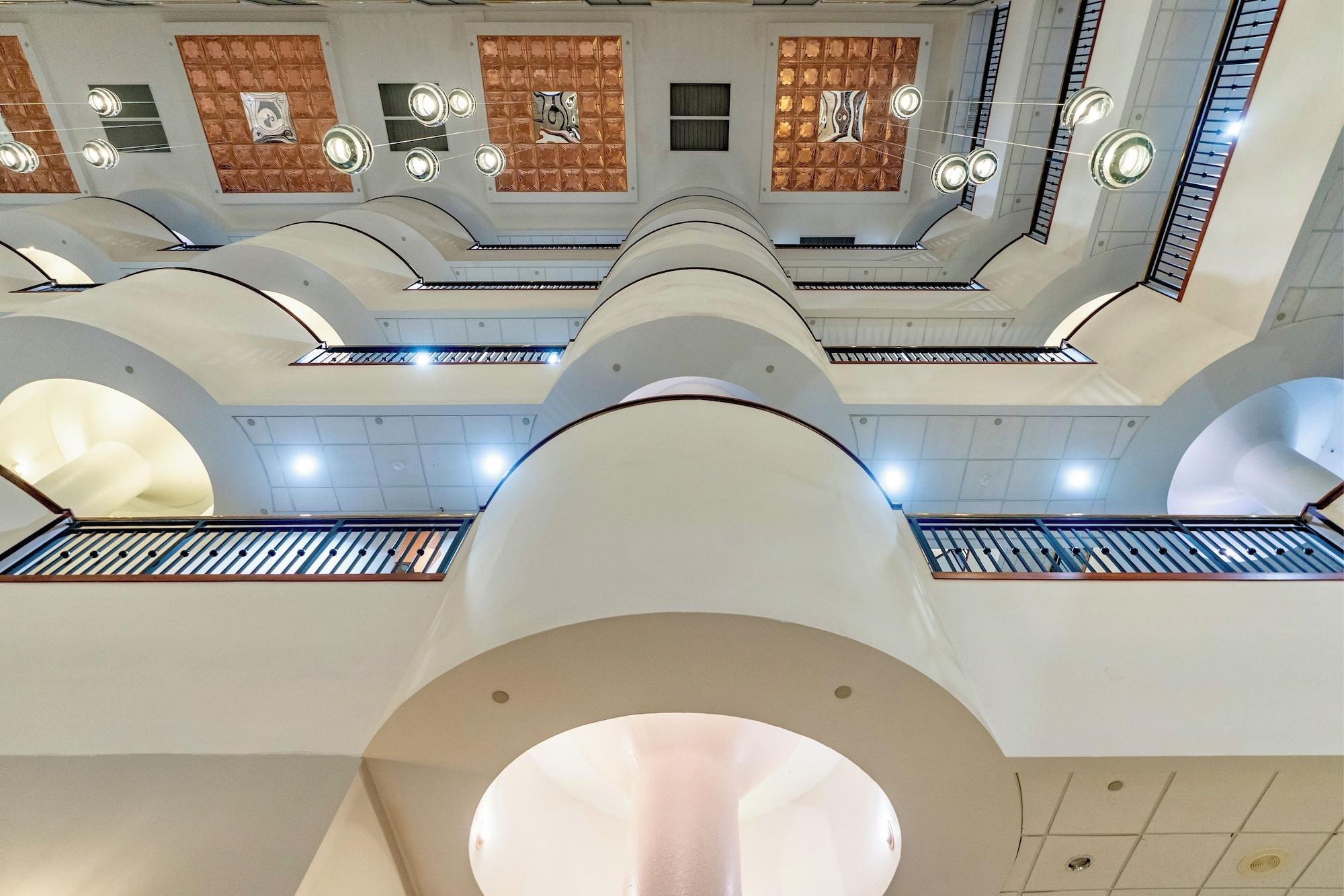 Vista Lobby Wyndham Garden Hotel Baronne Plaza