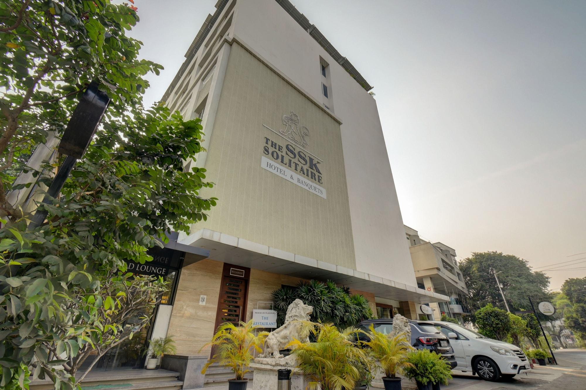 Vista Exterior The SSK Solitaire Hotel & Banquets
