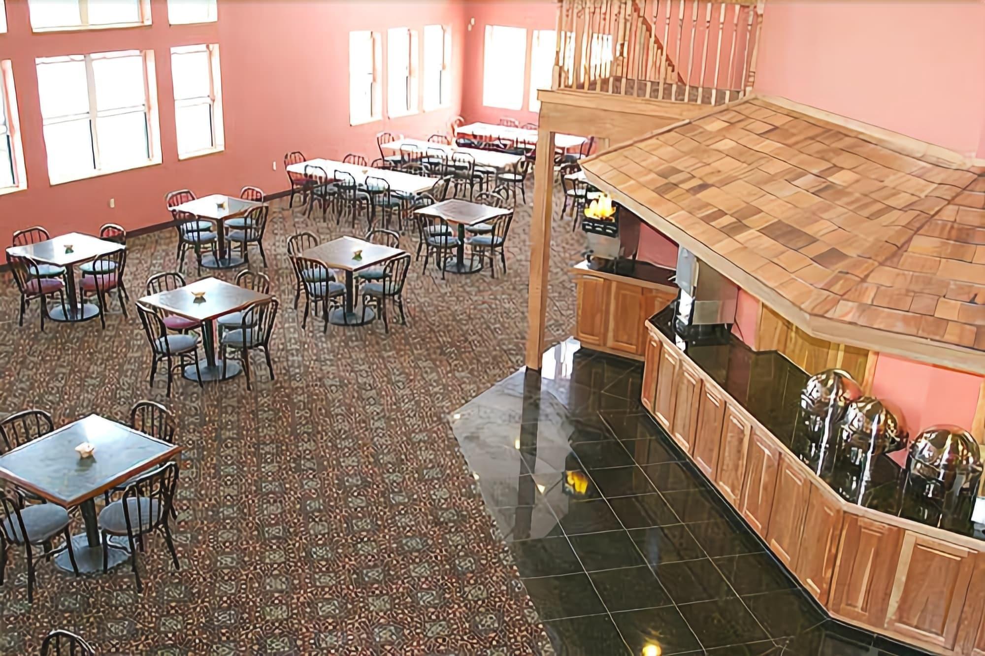 Restaurant Cabins of Mackinaw