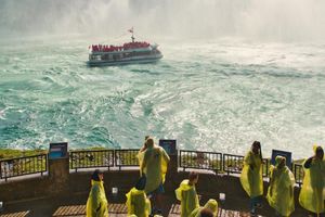 Actividad - Canadian side of Niagara Falls, Boat and Maple Tasting – Full-Day Tour with Pick-Up from USA