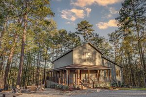 Alquiler Vacacional - Waterfront Terry Home w/ 3 Decks & Hot Tub!