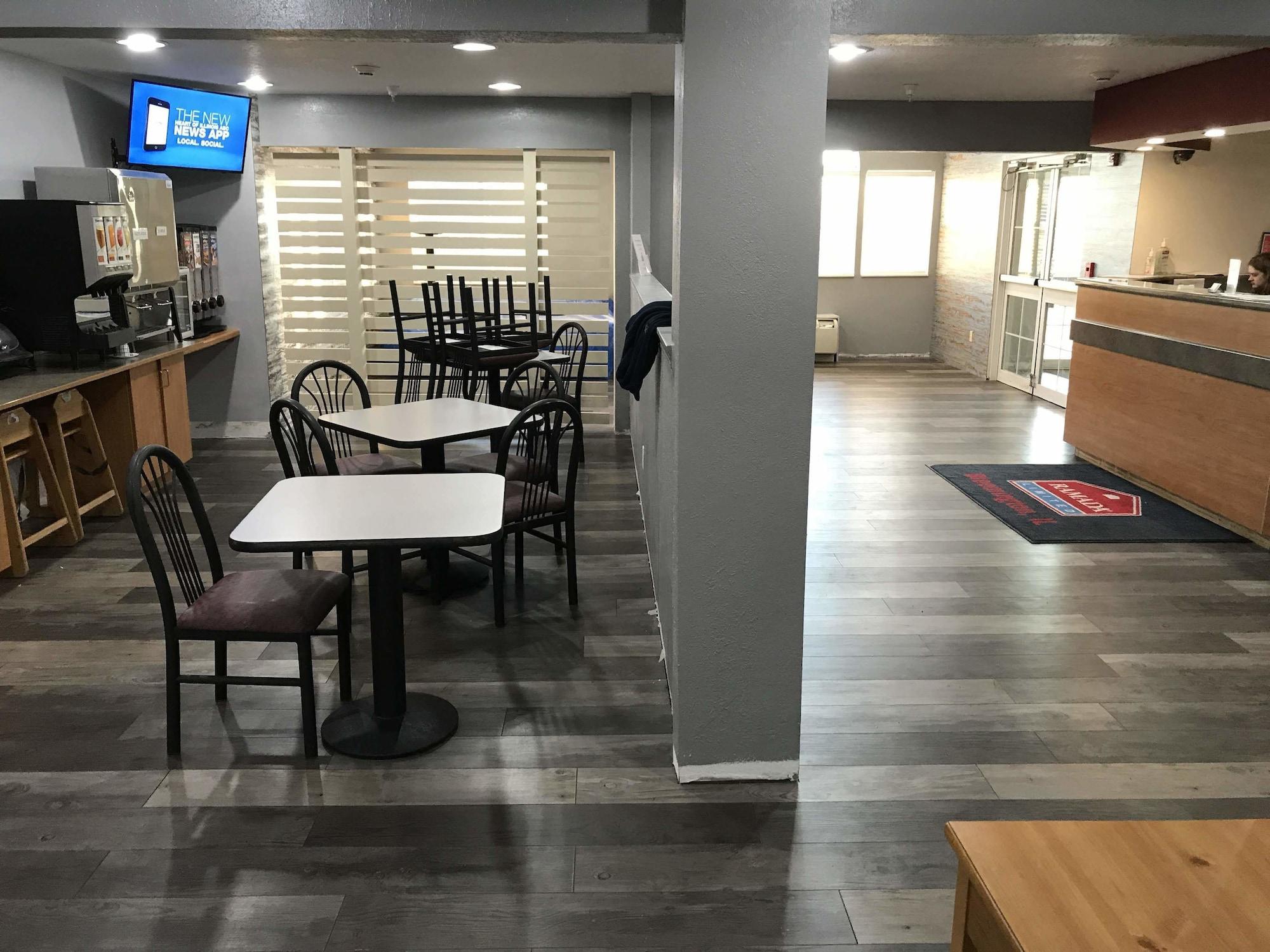 Restaurant Ramada by Wyndham Bloomington I-55 and I-74 IL