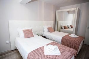 Alquiler Vacacional - Metropolitan Iassium Luxury Suites