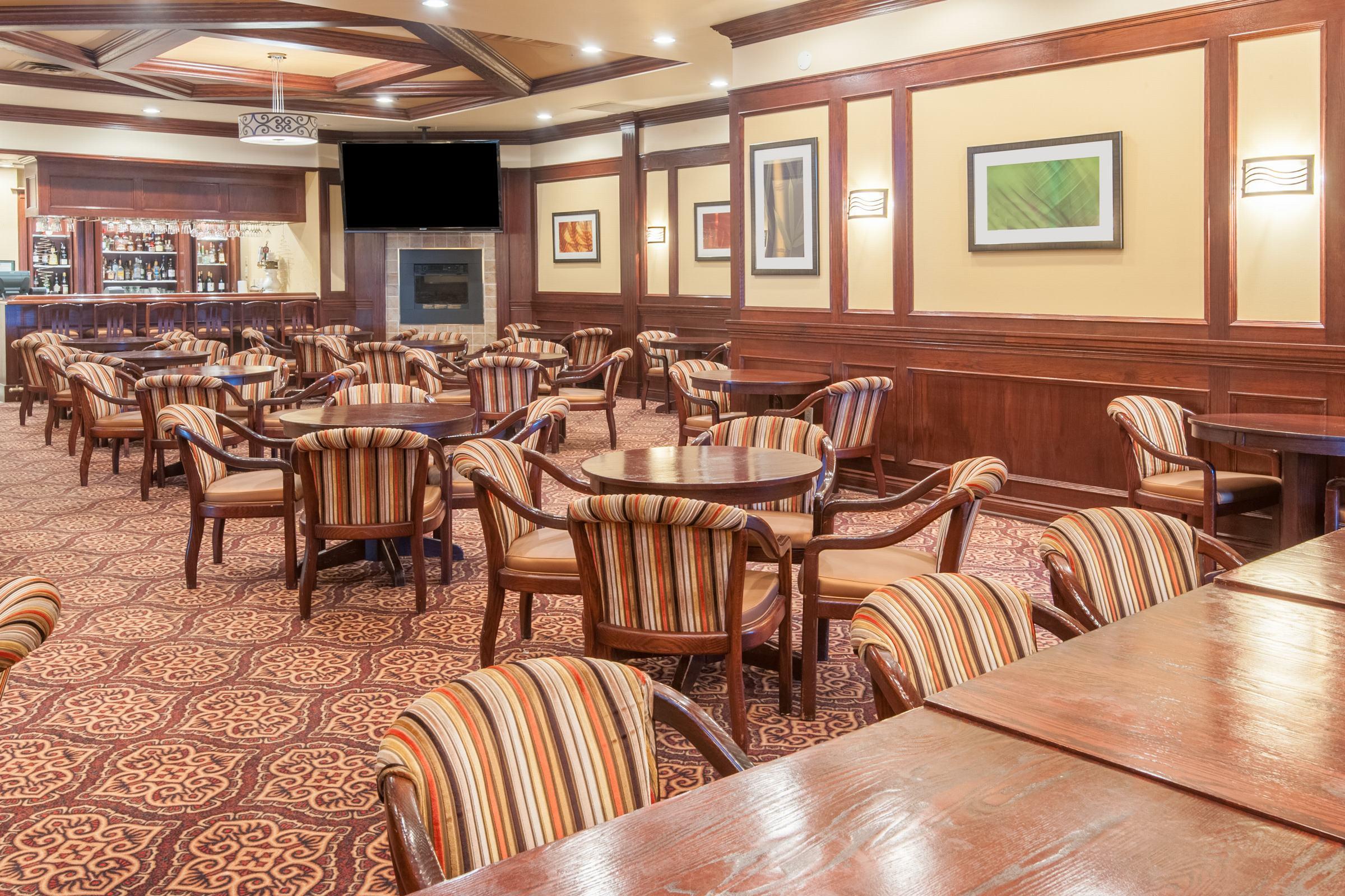 Bar/Salón Divya Sutra Plaza and Conference Centre Calgary Airport