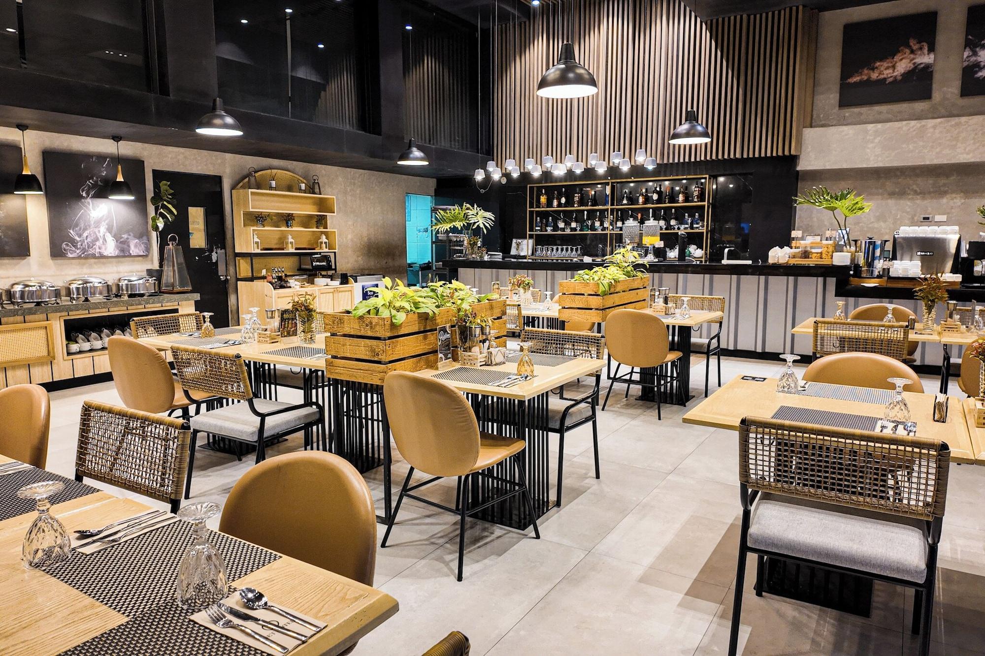 Restaurant JET Hotel Lipa City