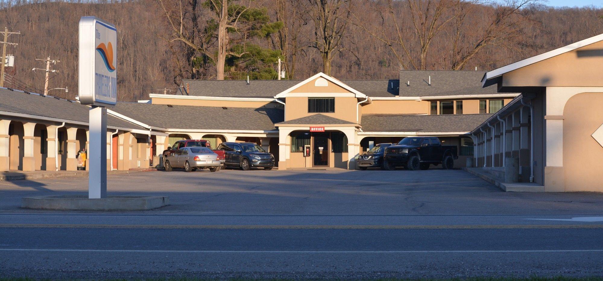 Vista Exterior Travelers Inn