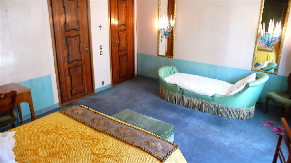 Set de Habitación Guest House Train Station