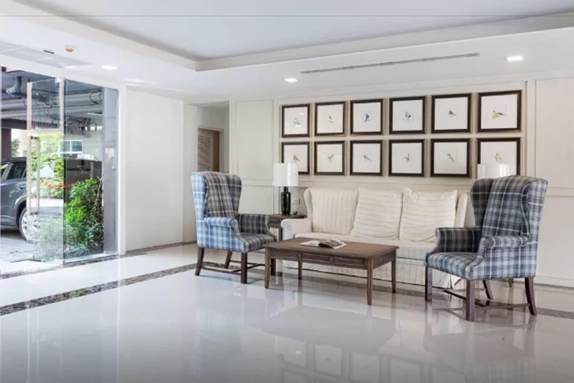 Vista Lobby Dlux Condominium