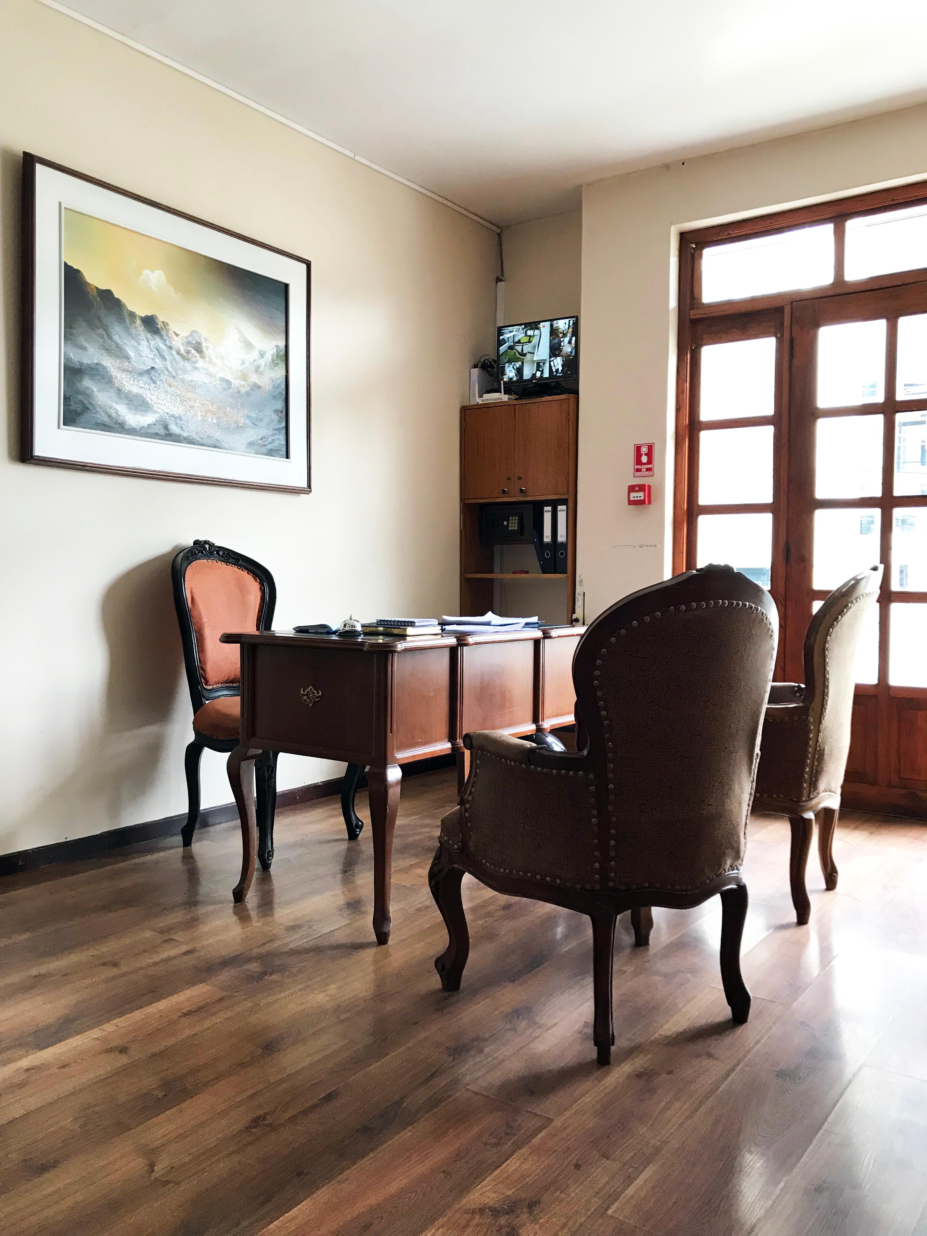 Vista Lobby Hotel Muros Quito