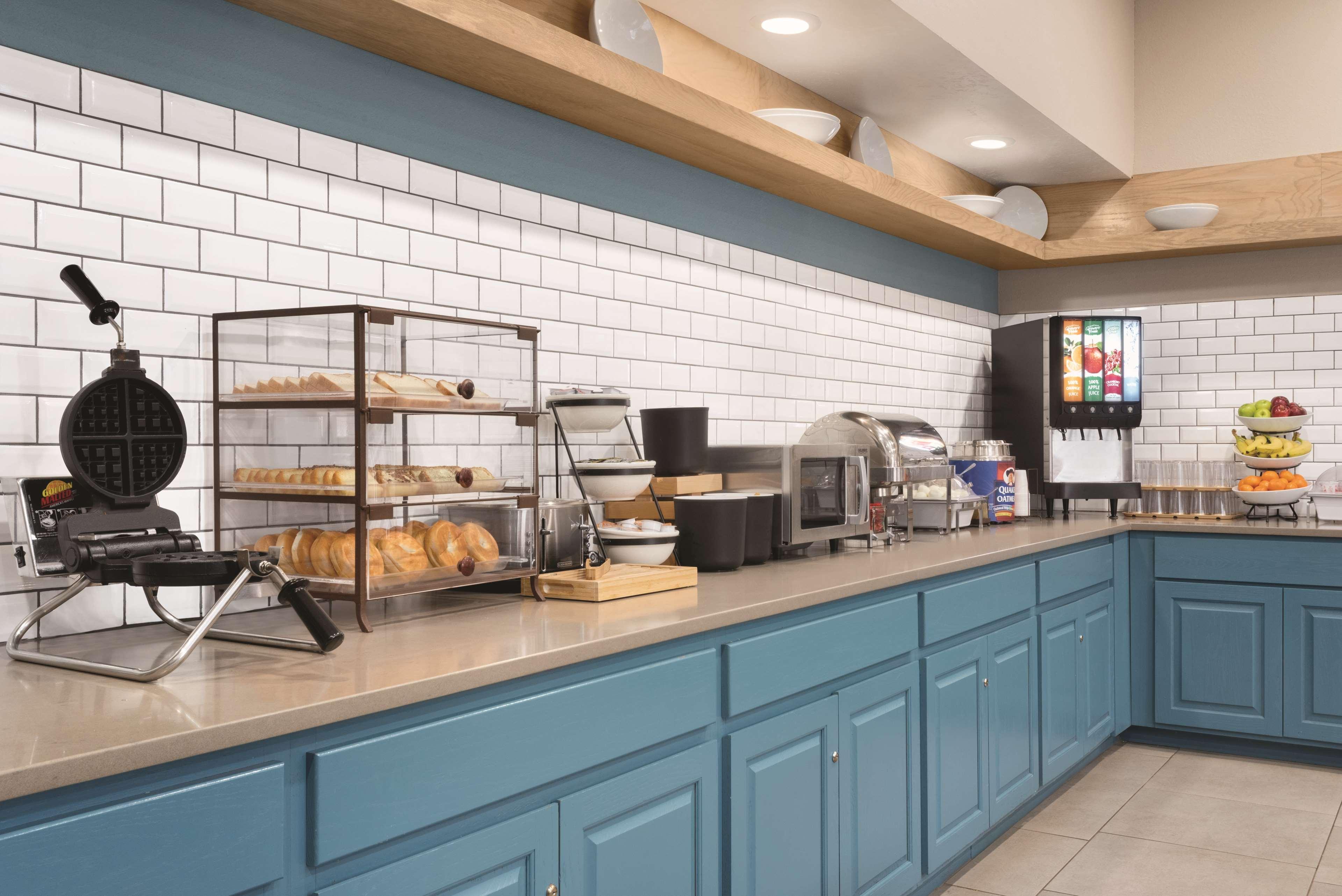 Restaurant Country Inn & Suites by Radisson Merrillville IN