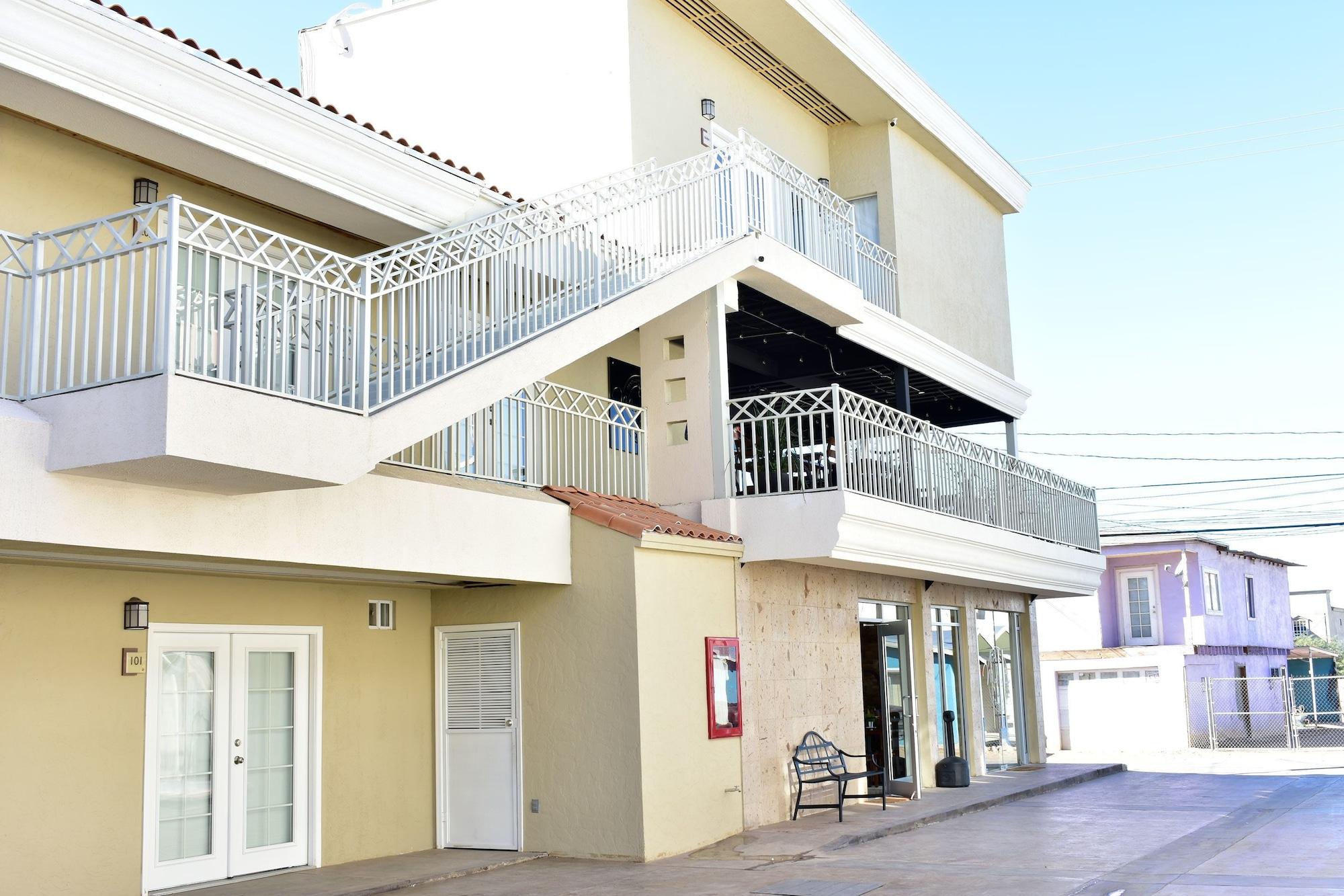 Vista Exterior California Comfort and Suites