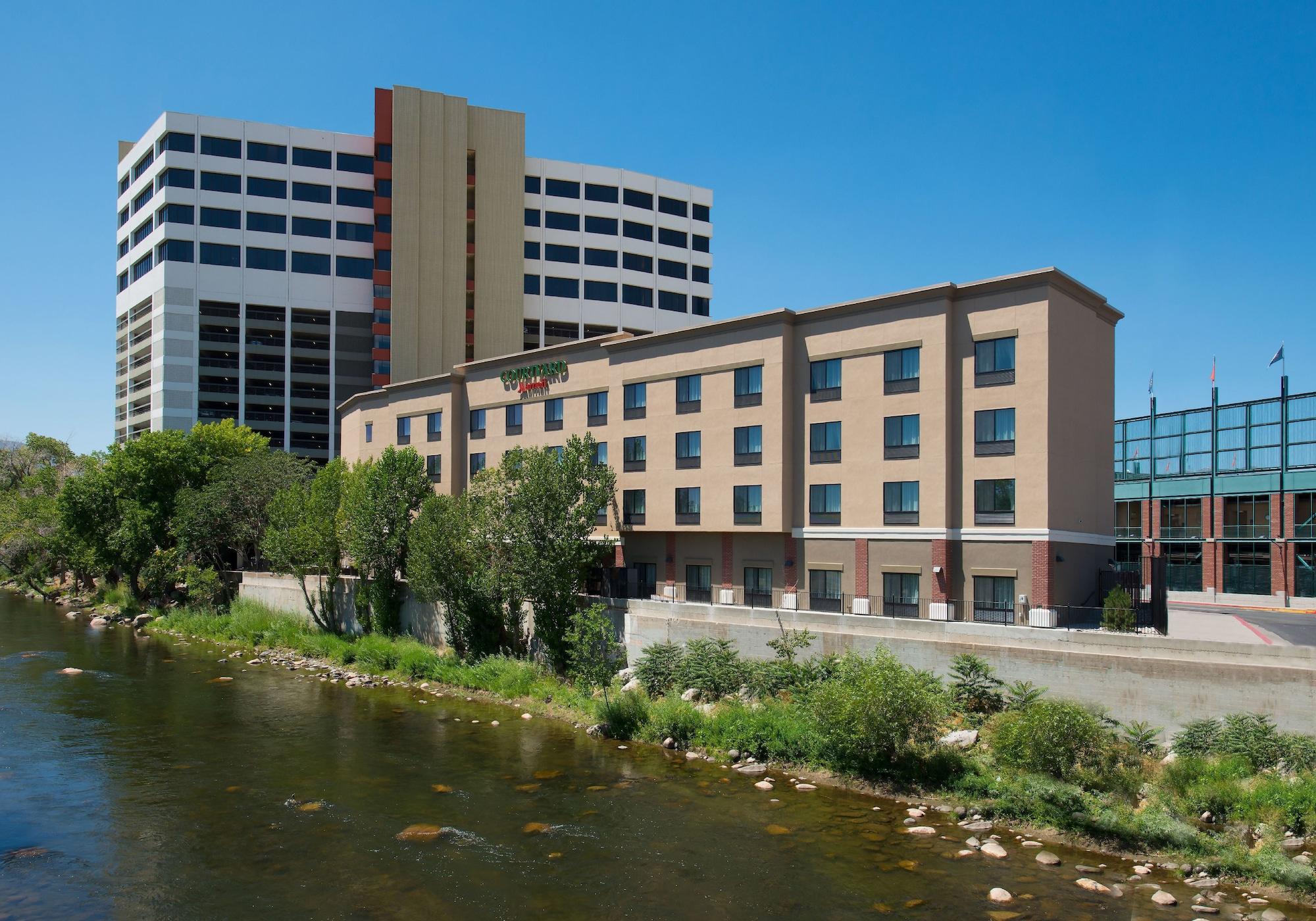 Vista Exterior Courtyard Reno Downtown/Riverfront